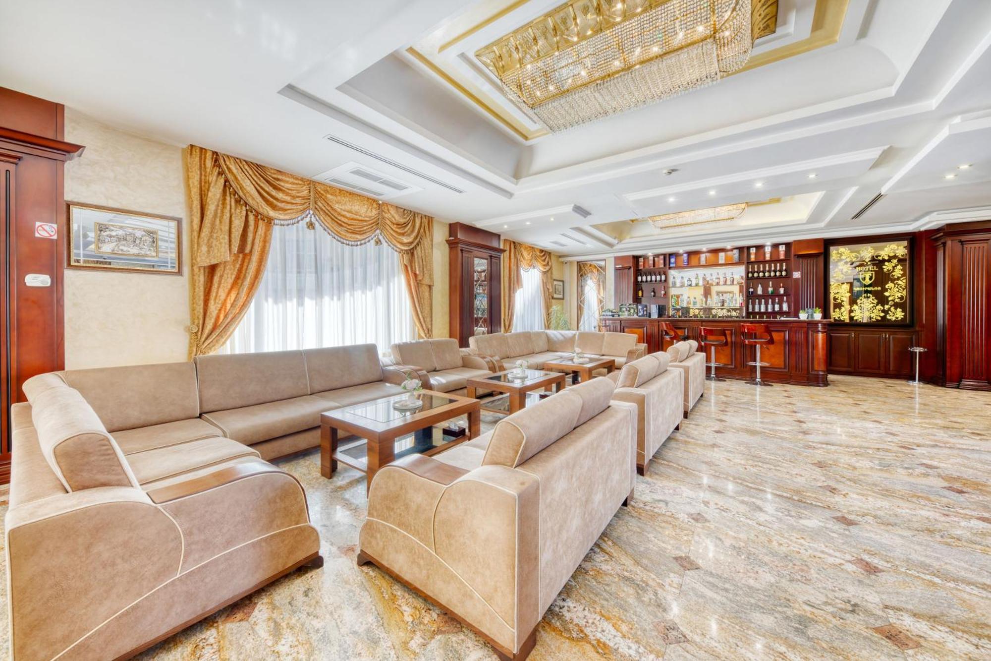 יירבאן Spa Hotel Grace Forum מראה חיצוני תמונה