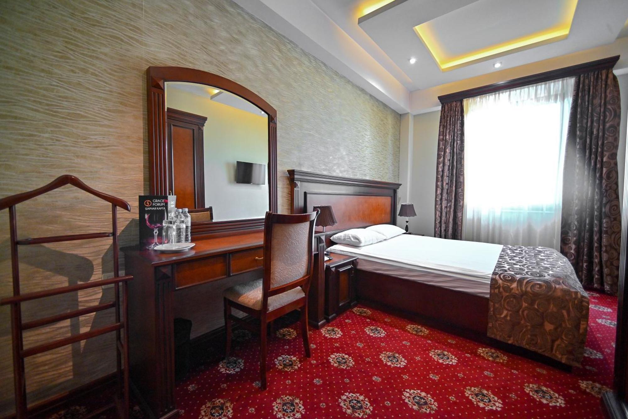 יירבאן Spa Hotel Grace Forum מראה חיצוני תמונה